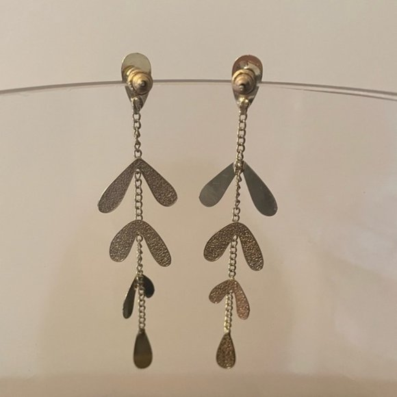 ♡Gold♡ Heart leaves earrings!♡ - Picture 4 of 5